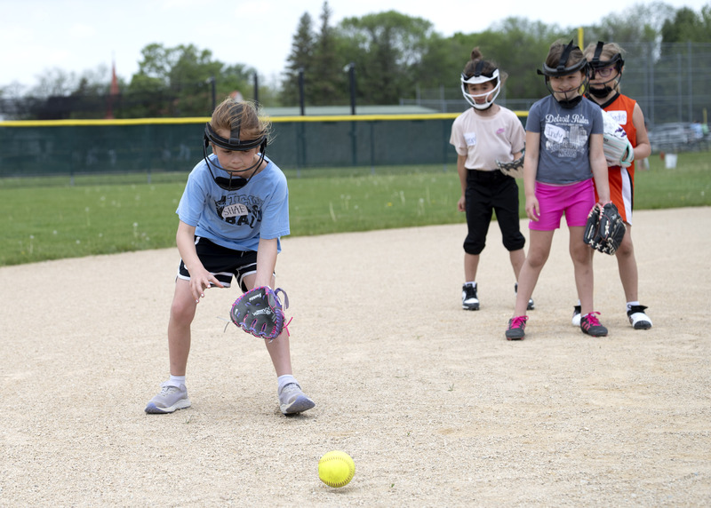 Fielding grounders