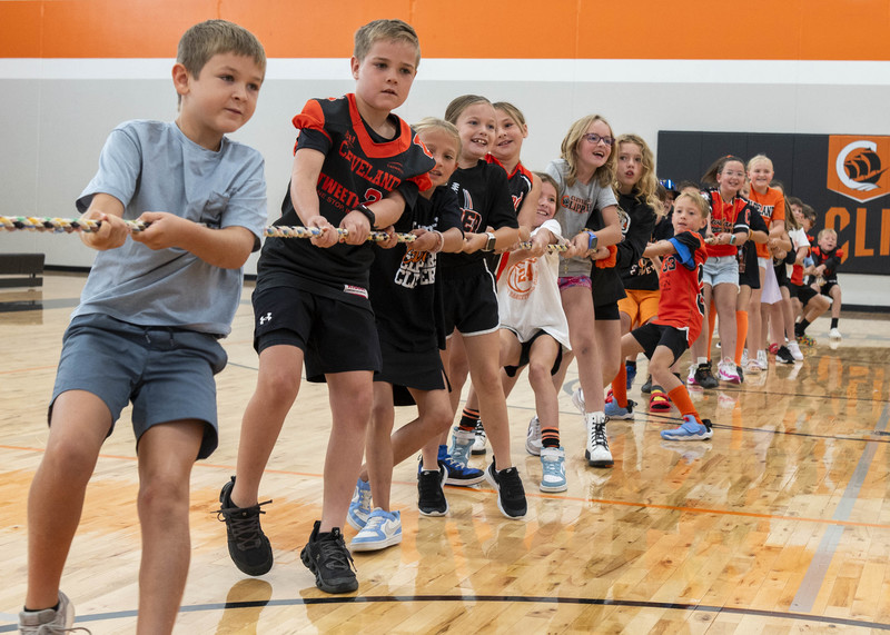 Third graders tug o' war