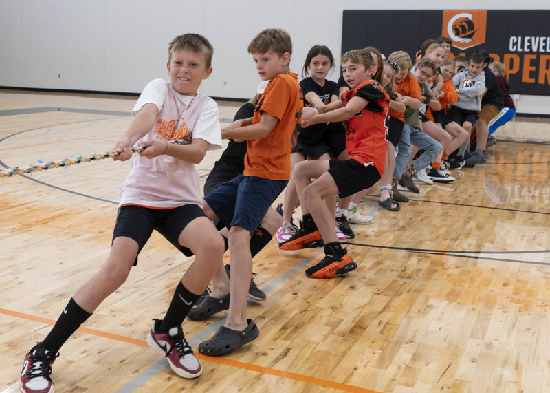 Fifth  graders tug o' war