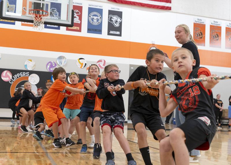 Third grade tug o' war