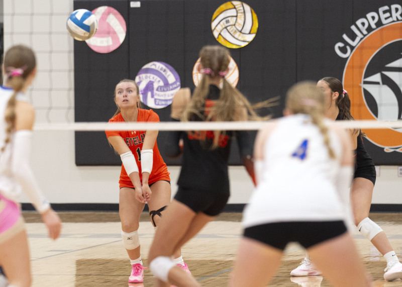 Delaney on a serve receive