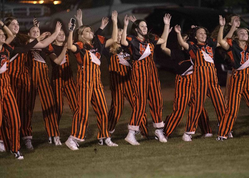 Bib girls cheer