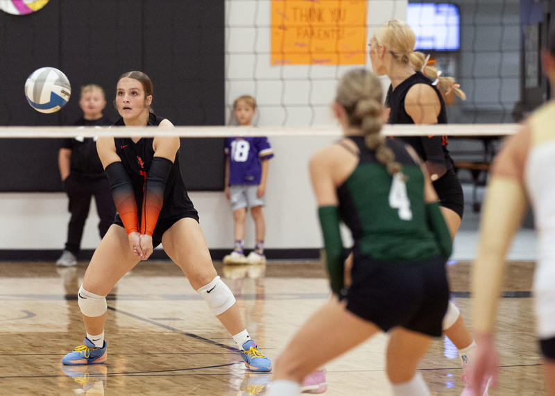 Kaitlyn Flowers dig