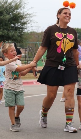 CES Paraprofessional Brandy Wetegrove at CES Turkey Trot