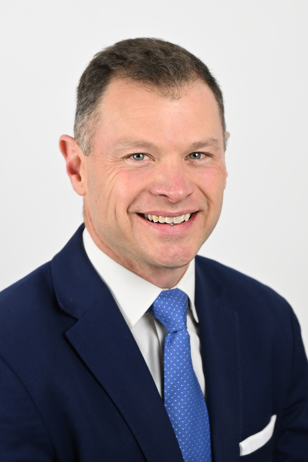 Zach Farrar joins School Board