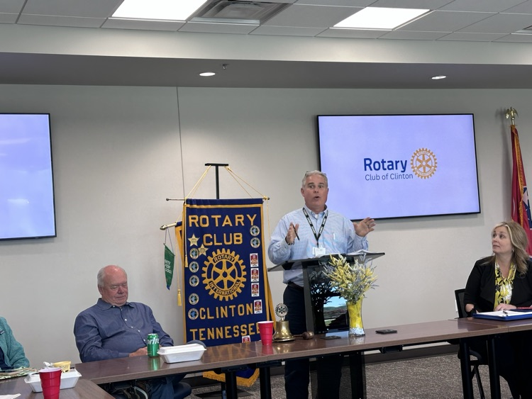 Scott Rhea speaking at Rotary about school funding