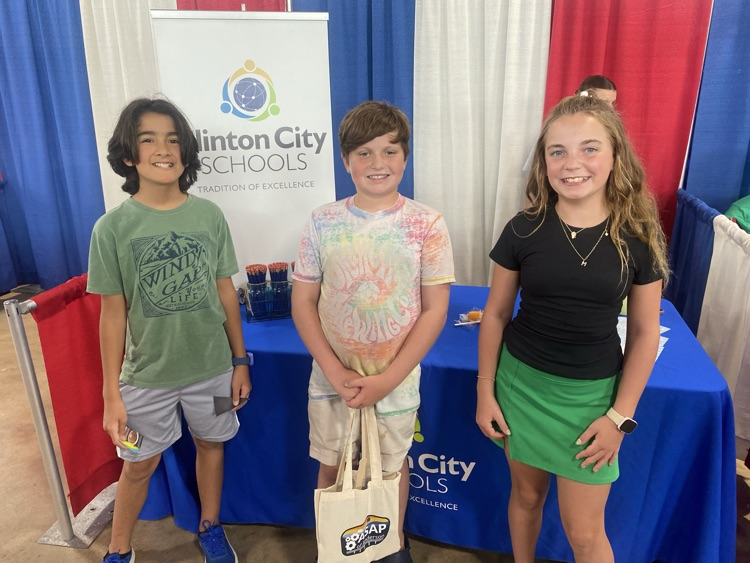kids at the fair booth