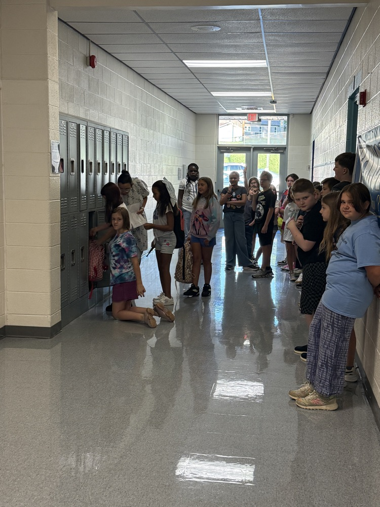 students getting lockers