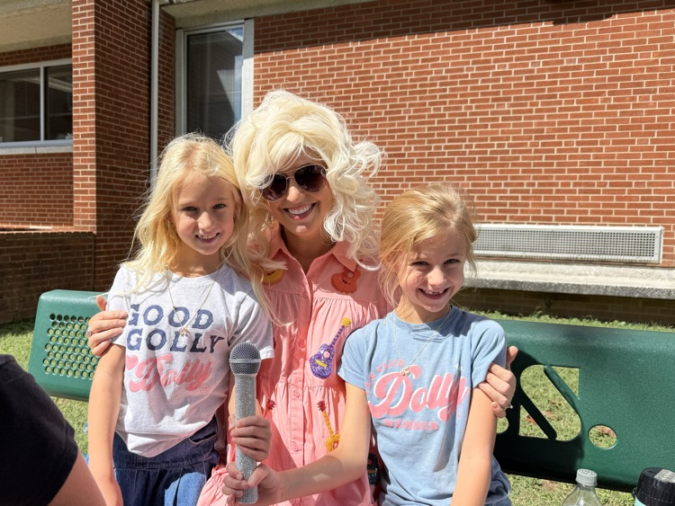 Mrs. McAmis dressed as Dolly with 2 students 