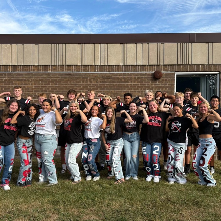 hoco week - seniors group photo 