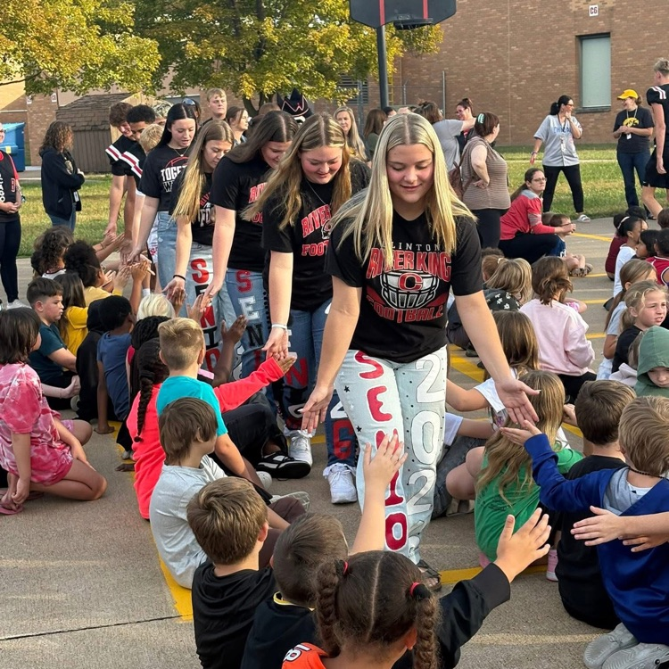 hoco week - high school high five  elementary students 