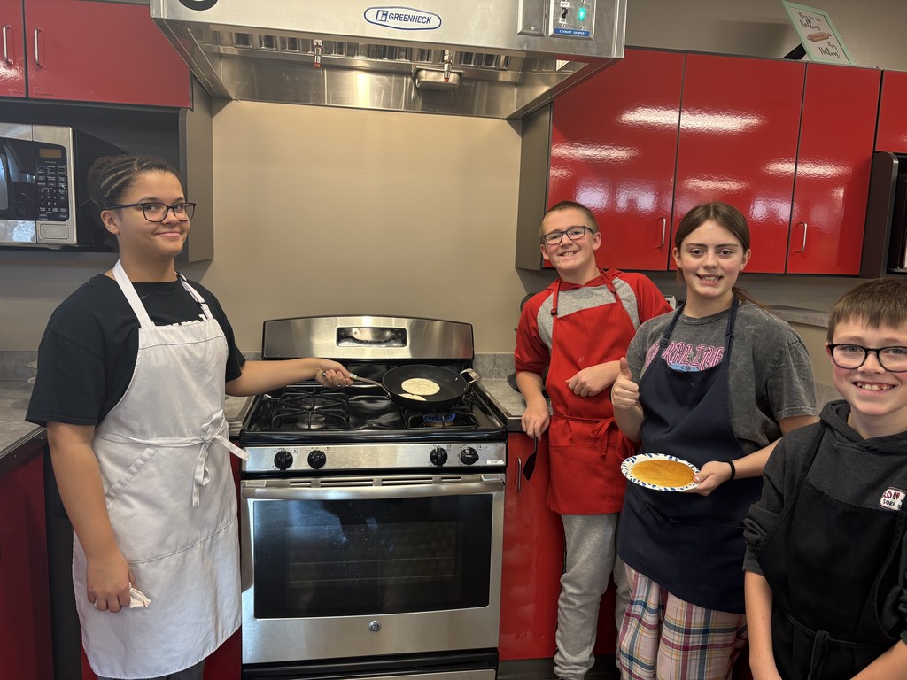 cms students making pancakes