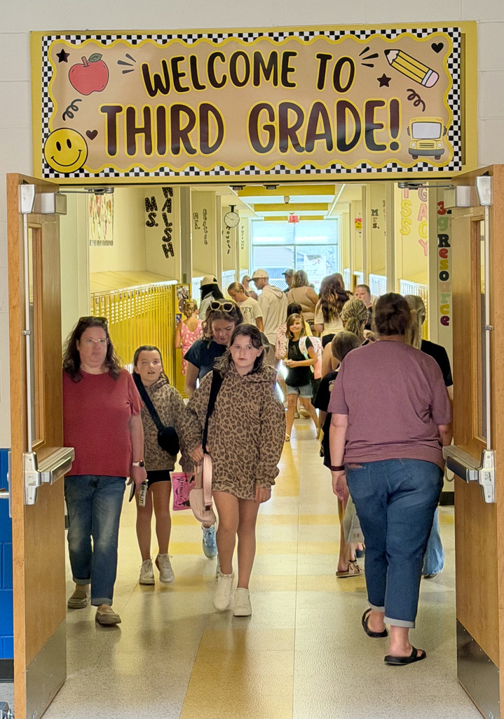 Lots of people walking in 3rd grade hallway