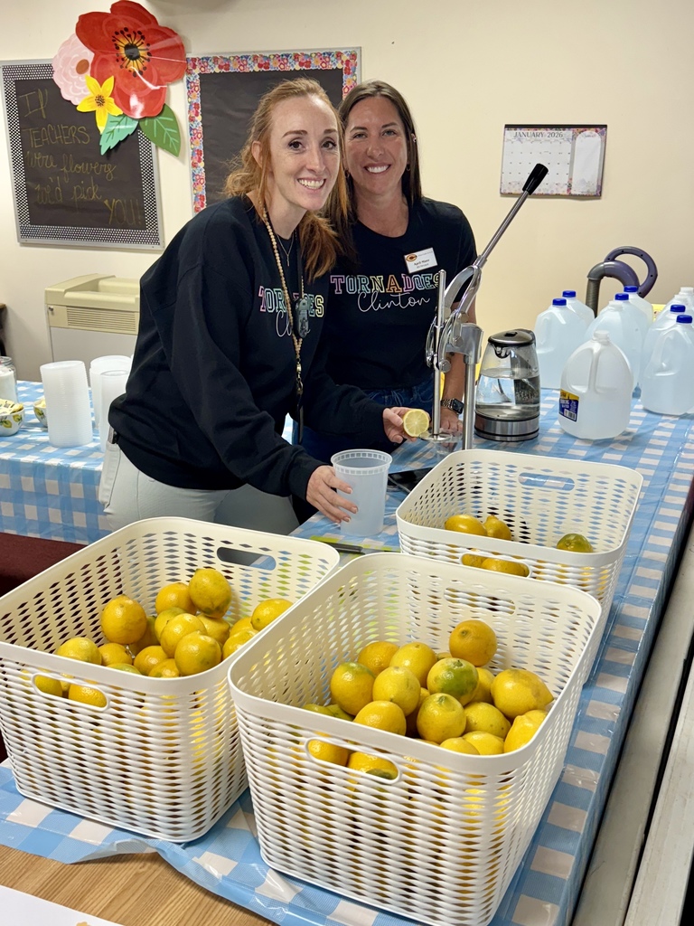 Mrs. Palmer and Mrs. Miner at the SW Lemonade Stand.