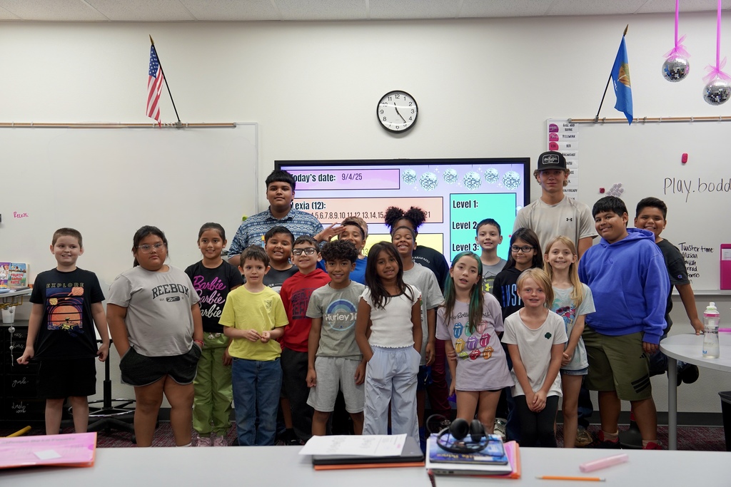 Readers and students during Ag in the Classroom.
