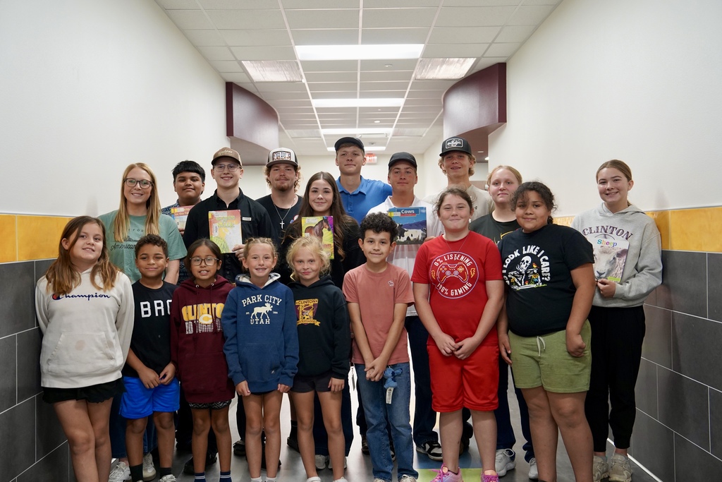 Readers and students during Ag in the Classroom.