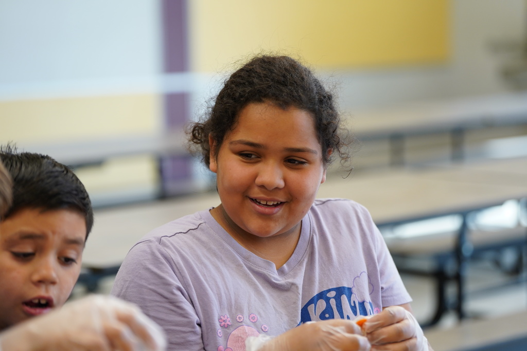 SW students making and eating pizza