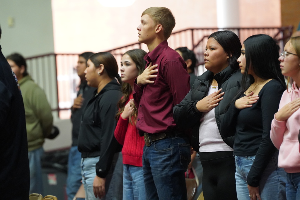 FFA students doing the Pledge of Alligance