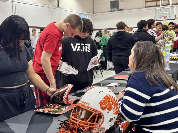 students at the career fair
