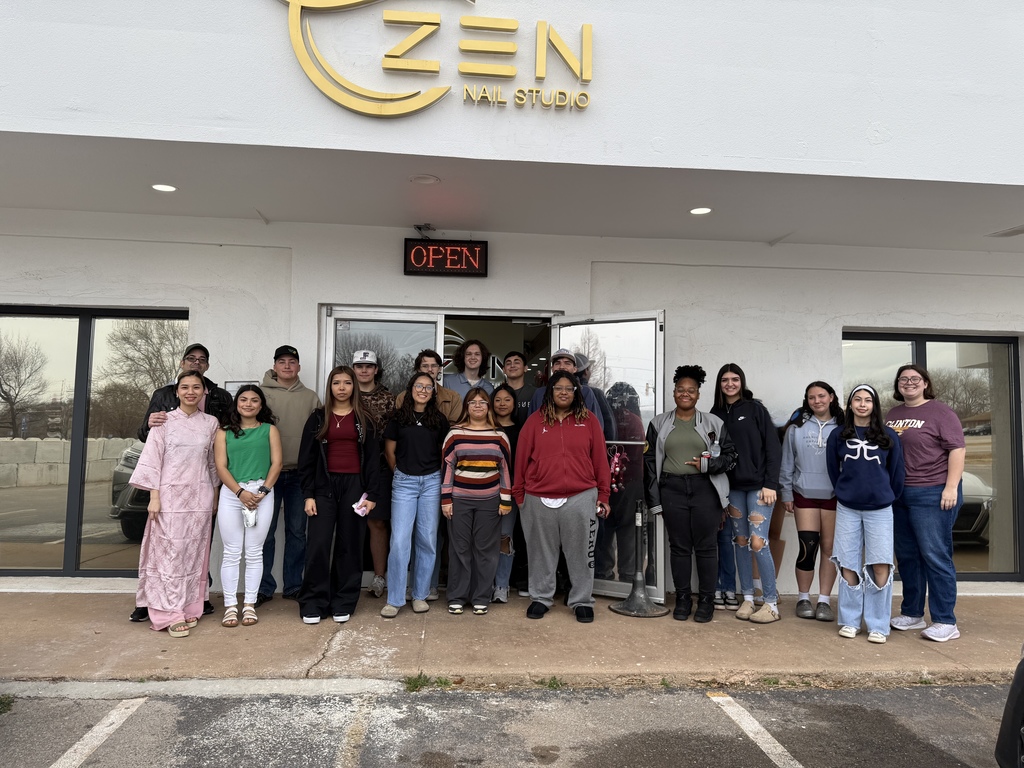 Students at Zen Nail Studio