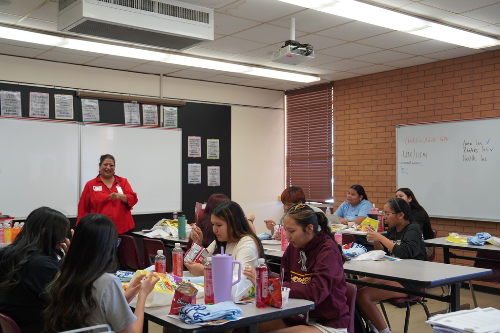 Indian Ed students eating a healthy lunch