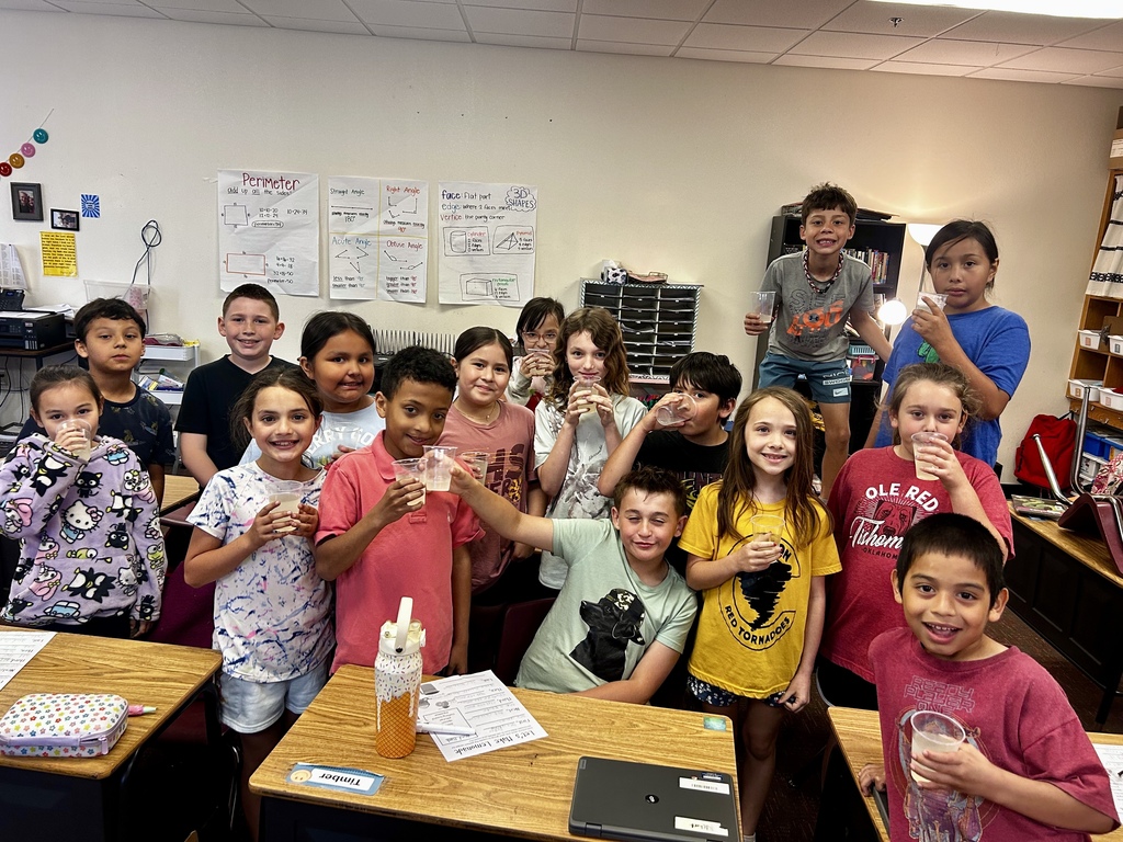 Mrs. Richert's class drinking lemonade