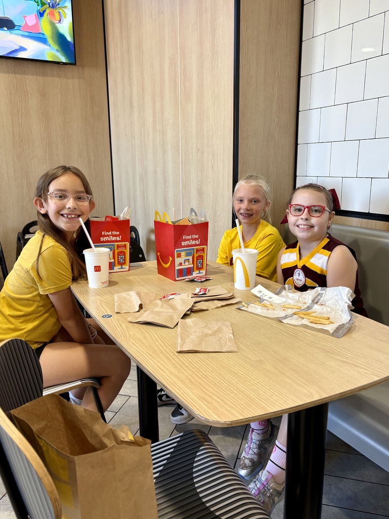 Southwest students eating lunch at McDonald's