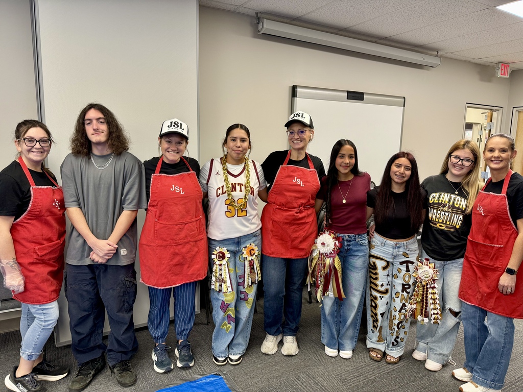 Junior Service League members and FCCLA members at the Spaghetti Dinner.