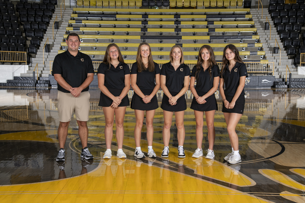 5 girl golfers and a coach