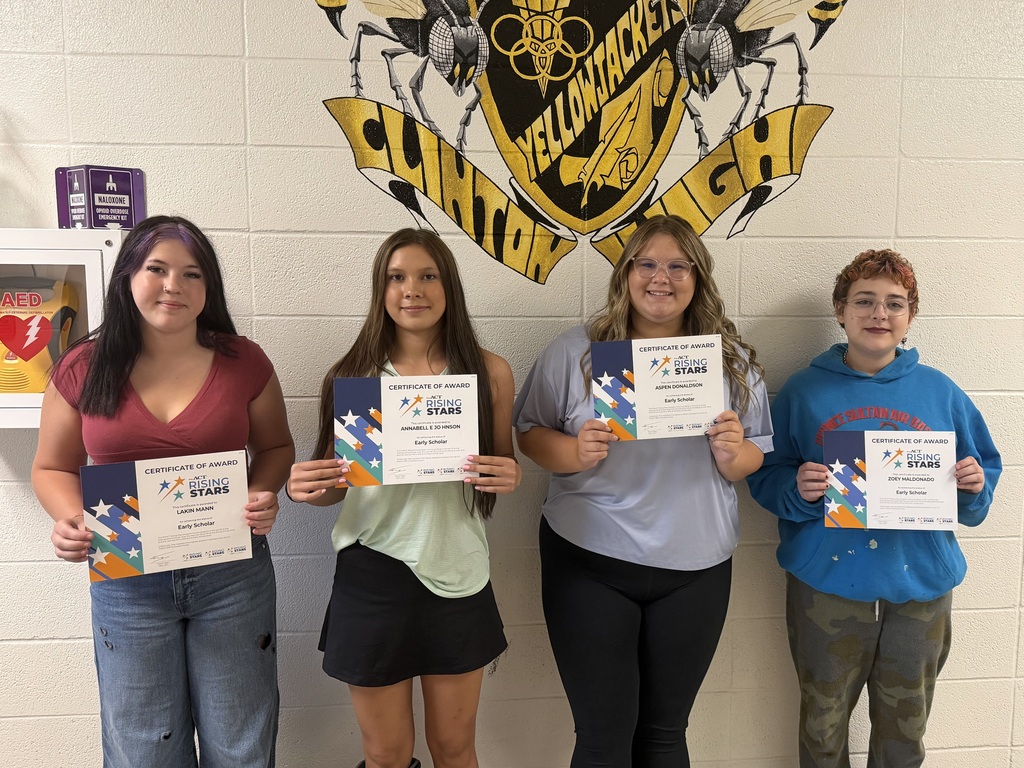 picture of 4 students holding a certificate