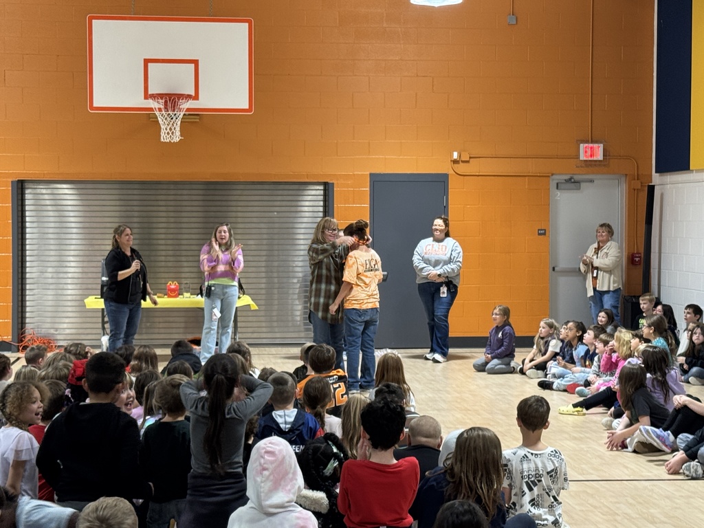 Mrs. Kranzo receives chain