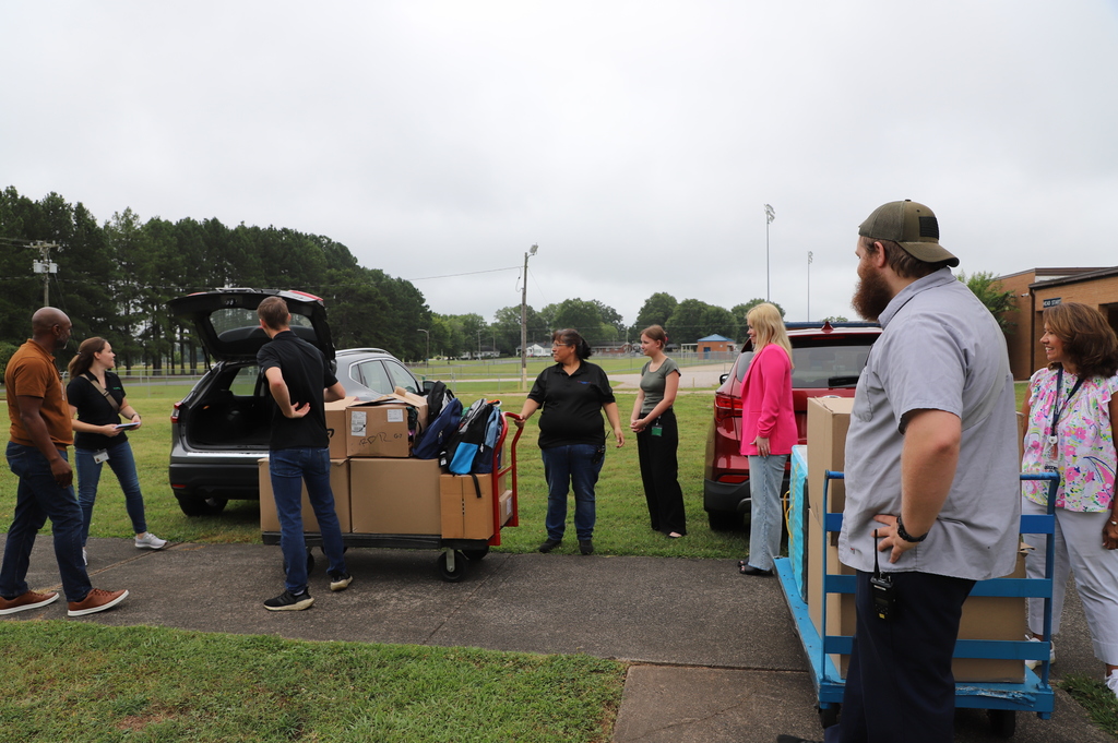 Unloading boxes