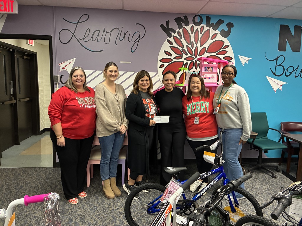 Ashley Pannell of Vale Lake Wylie presents check