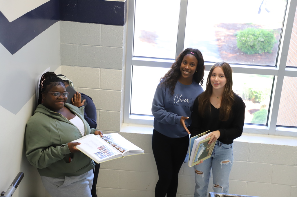 Students with yearbooks