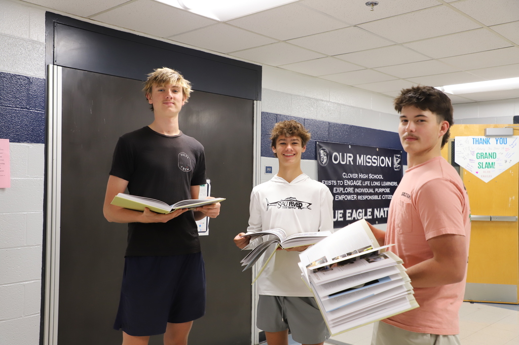 Students with yearbooks