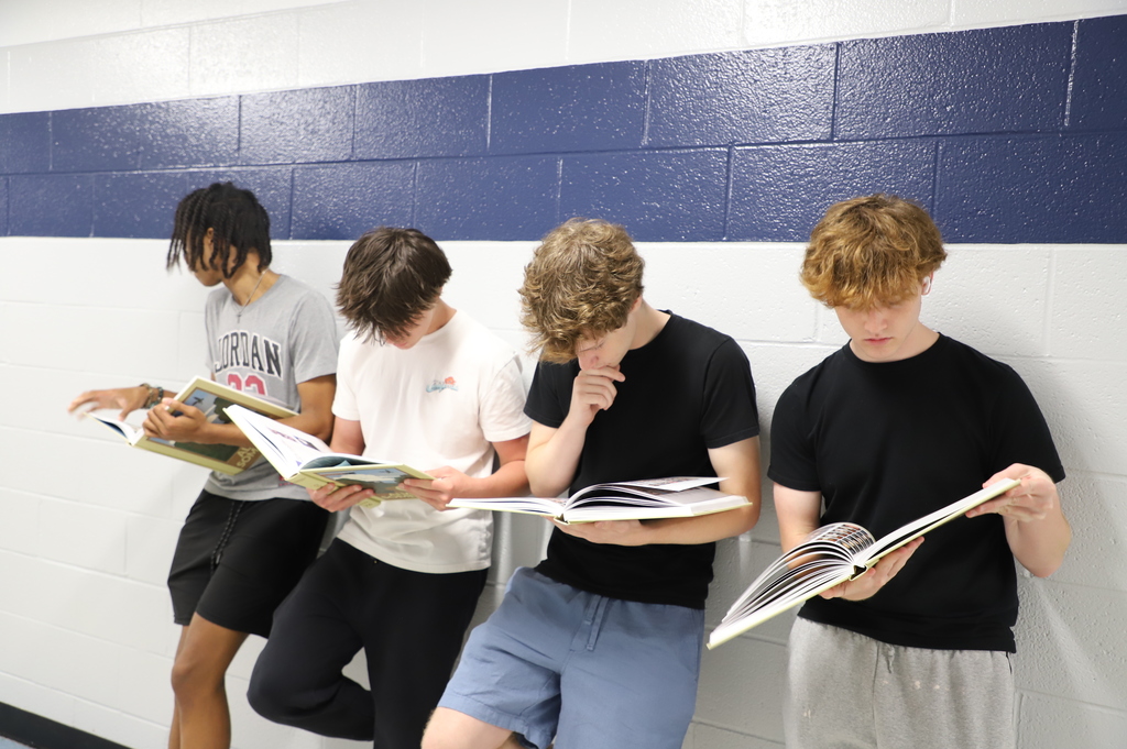 Students with yearbooks