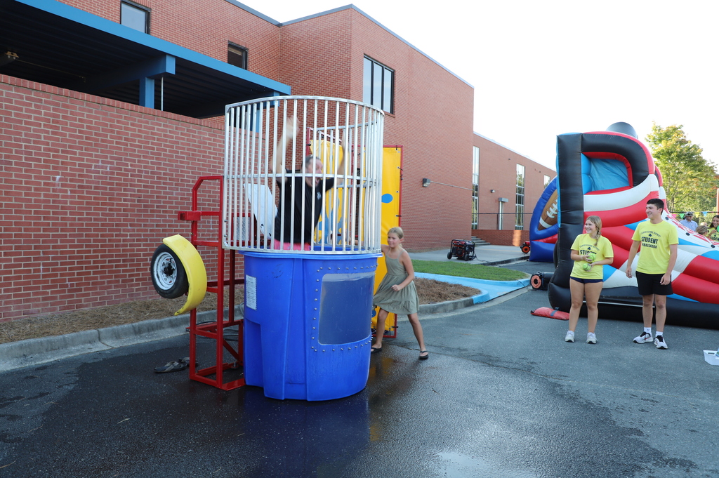 Dunk tank