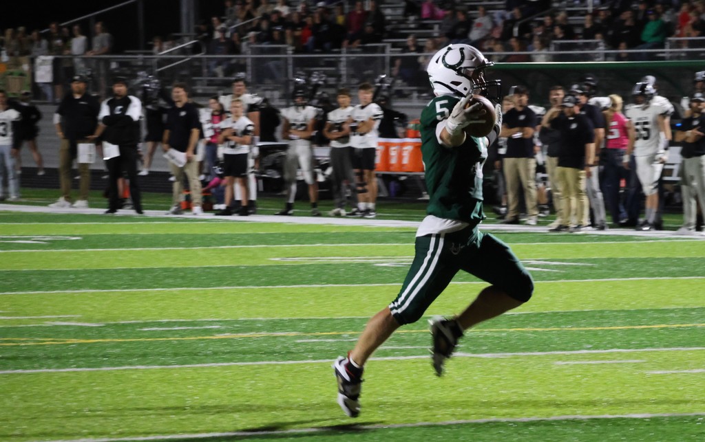 Cloverleaf football player