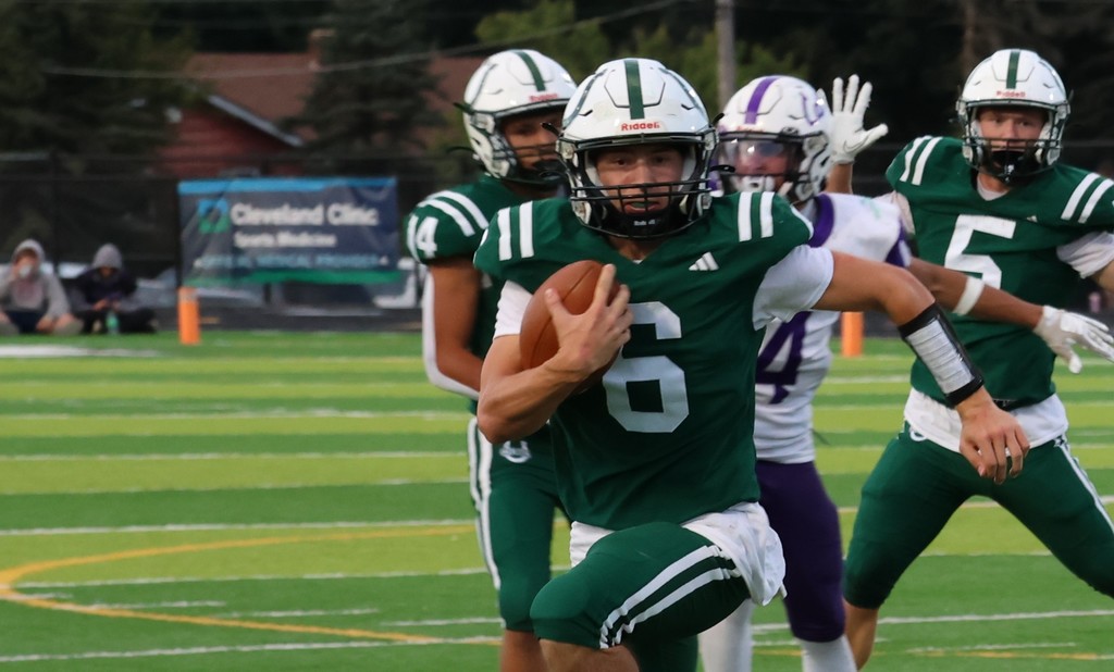 Cloverleaf football player