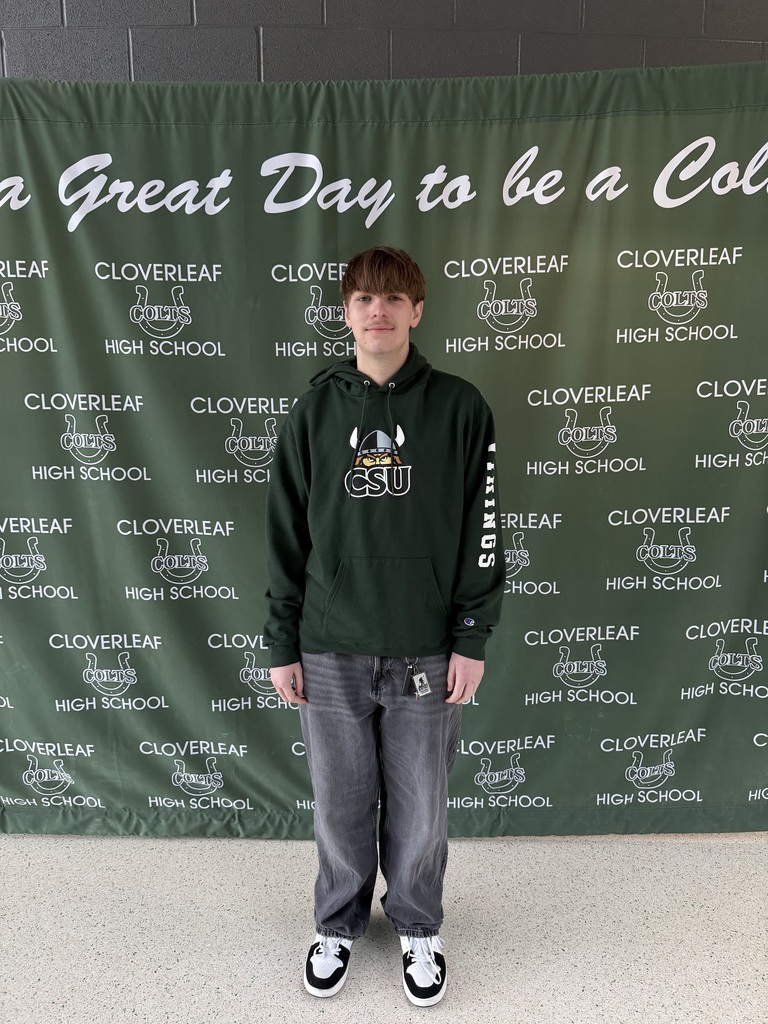 Student in CSU sweatshirt