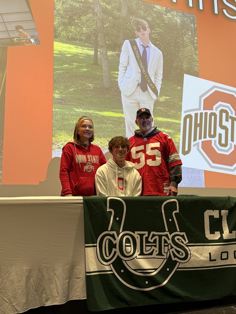 Student with parents wearing OSU gear