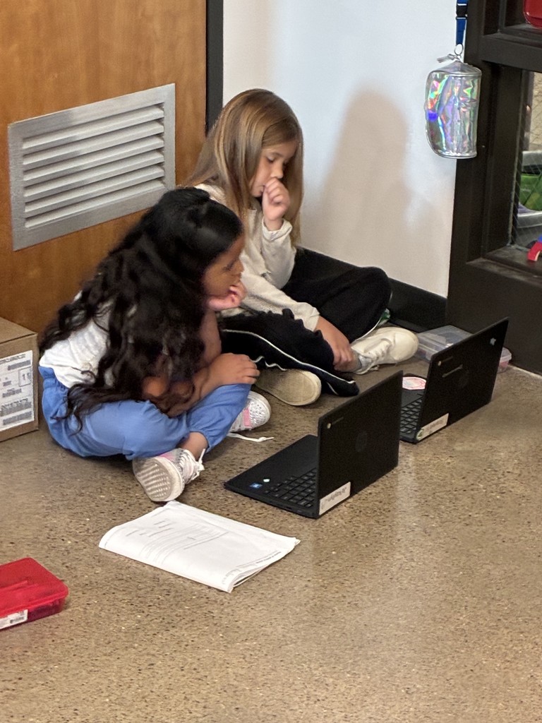 Scarlett and Je'Kaylln doing some research