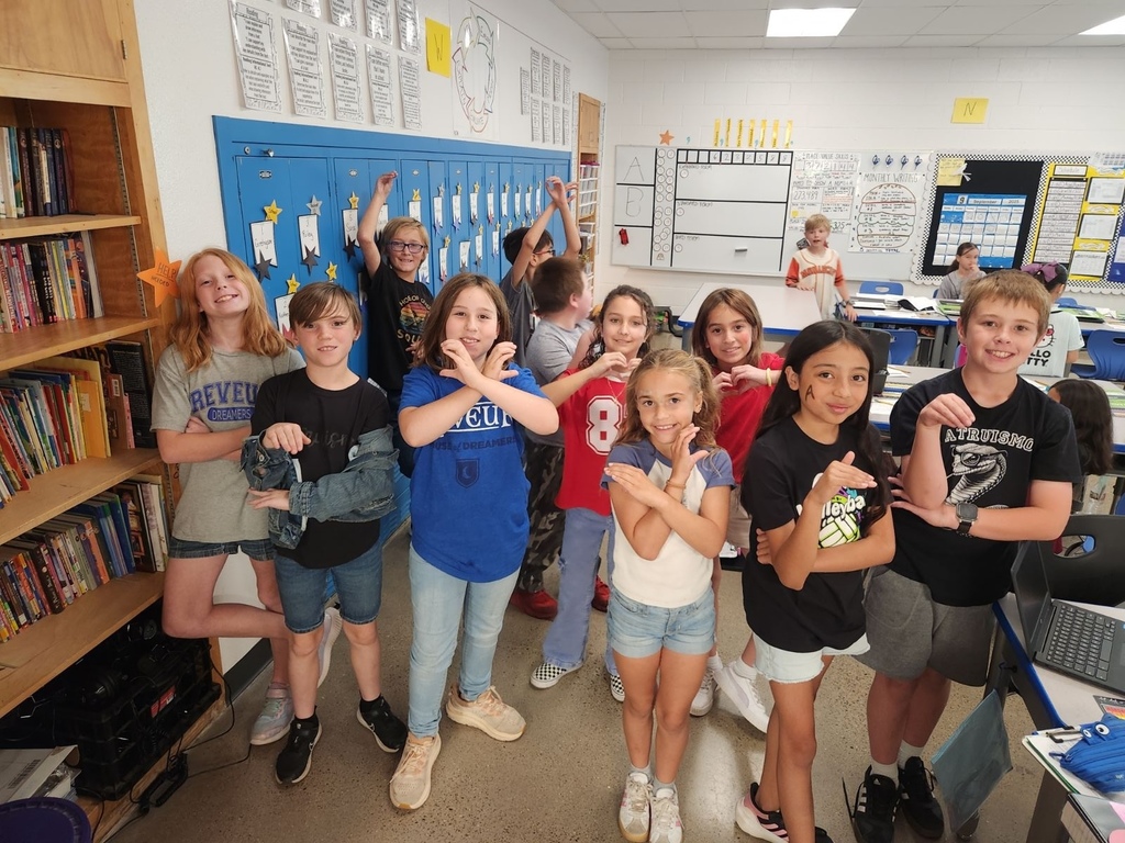 Mrs. Scism's 4th grade class on house/jersey day
