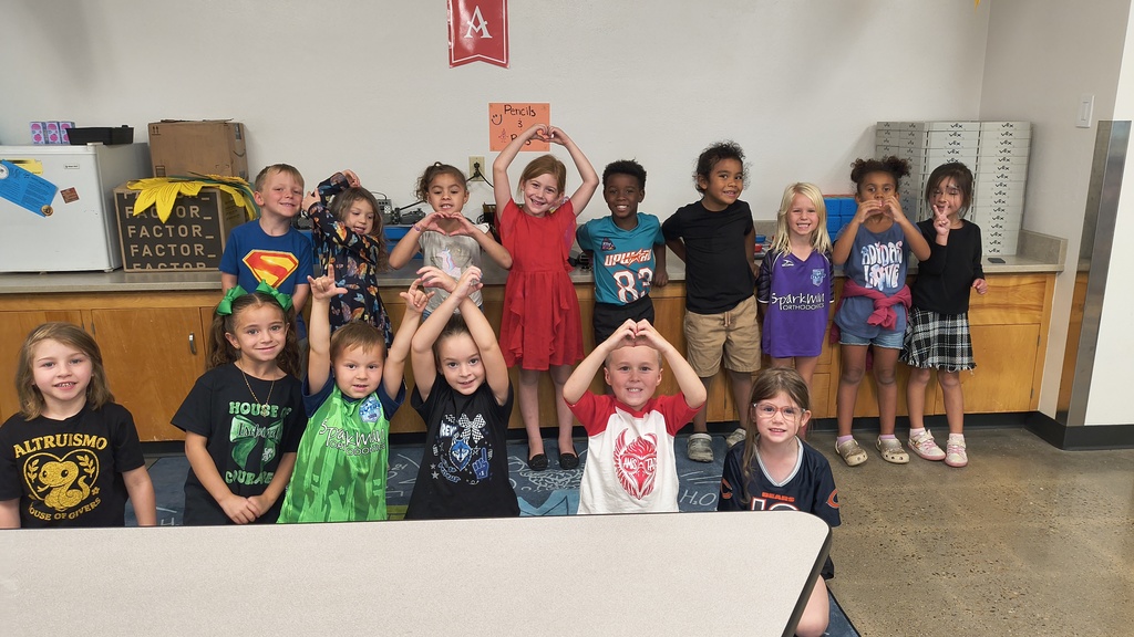 Mrs. Constable and Ms. Bell's kindergarten class for house/jersey day