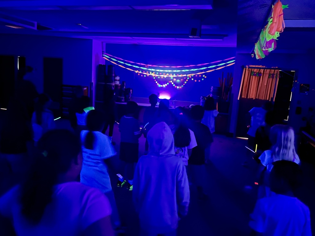 students learning glow rhythms