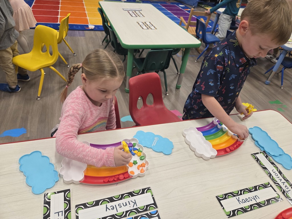 kids doing color-themed activities