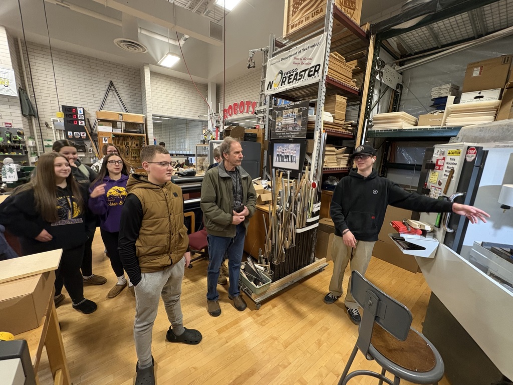 students visit SUNY Oswego on a field trip for tech class