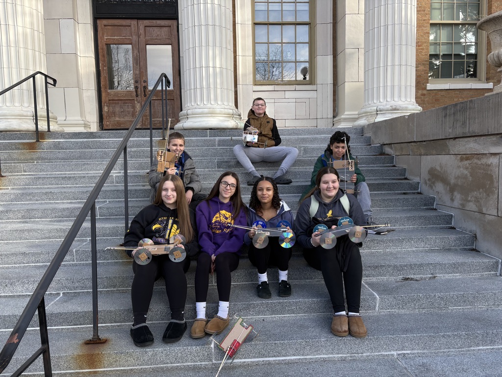 students visit SUNY Oswego on a field trip for tech class