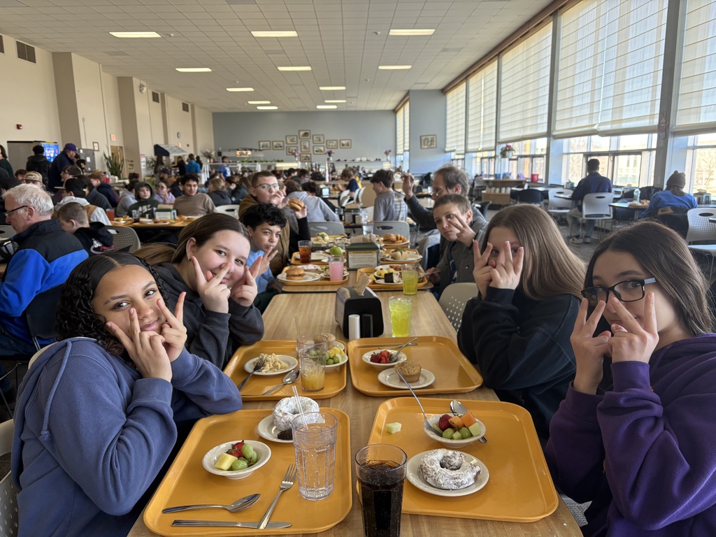 students visit SUNY Oswego on a field trip for tech class