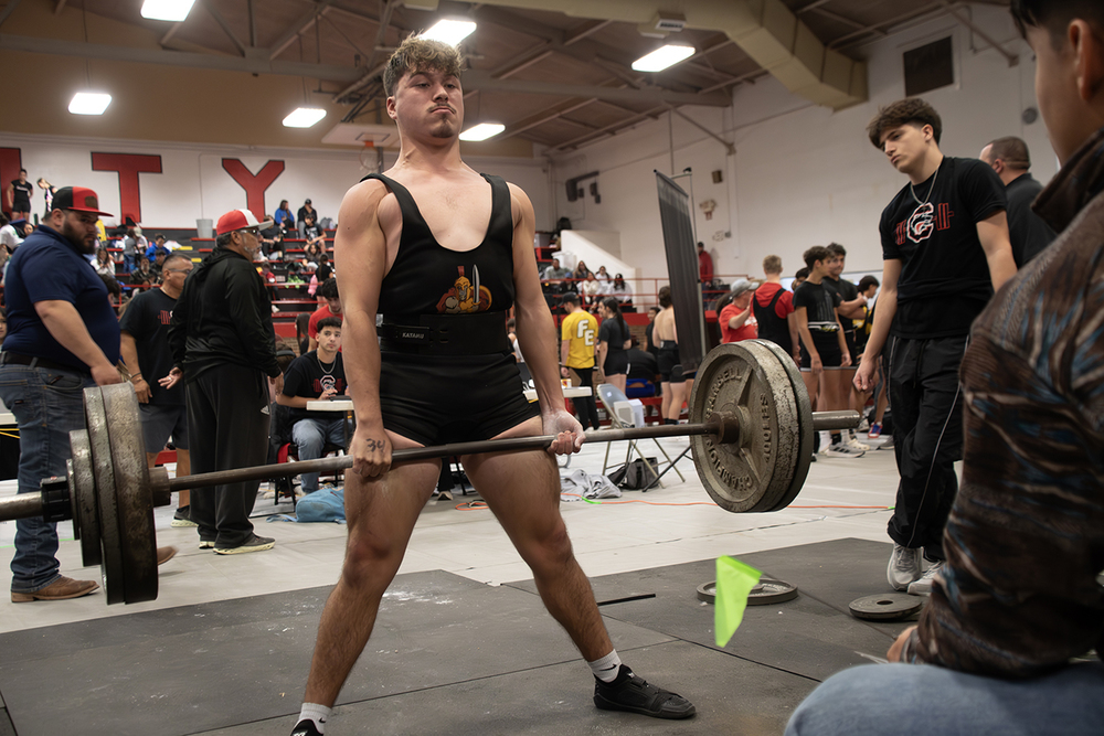 Youth lifting a weight in a competition